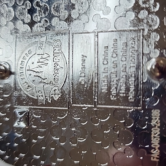 NWT Disney Parks 2023 Aladdin Family Cluster Trading Collector Pin - Picture 12 of 16